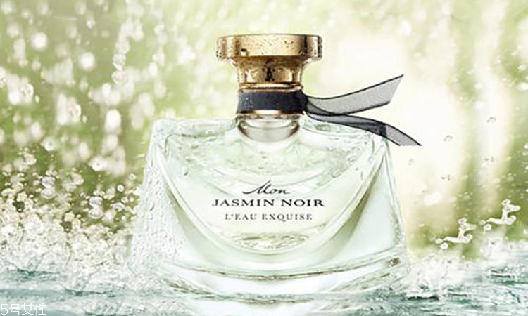 香奈兒5號像花露水嗎 哪款六神露水像香奈兒5號 香奈兒5號像花露水嗎 哪款六神露水像香奈兒5號