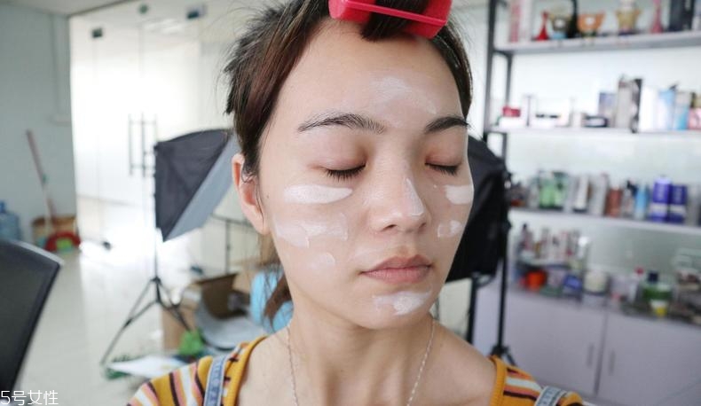 旅游畫(huà)什么妝容比較好 4個(gè)步驟美美出游