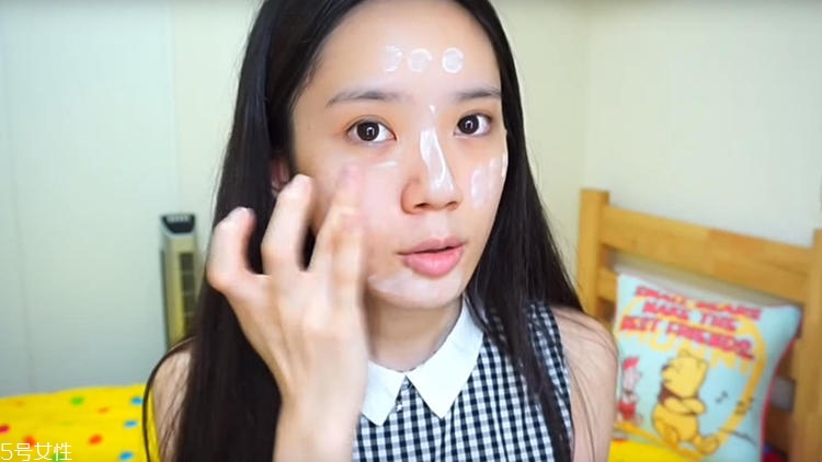 夏季約會(huì)甜美妝教程 甜美妝容化妝步驟帶圖 夏季約會(huì)甜美妝教程 甜美妝容化妝步驟帶圖