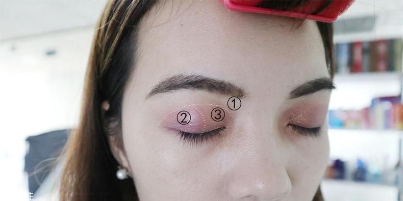 旅游畫(huà)什么妝容比較好 4個(gè)步驟美美出游