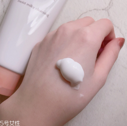 卸妝乳可以當(dāng)洗面奶用嗎？卸妝乳當(dāng)洗面奶用可以嗎？