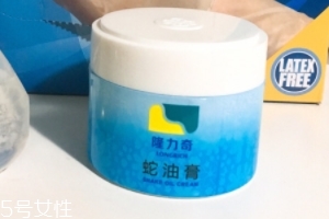 蛇油膏治腳氣嗎？腳氣可以用蛇油膏嗎？