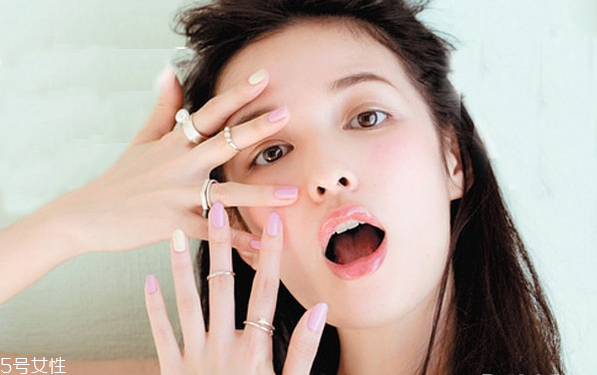 怎么保養(yǎng)唇部 嘴唇干燥緩解方法 怎么保養(yǎng)唇部 嘴唇干燥緩解方法