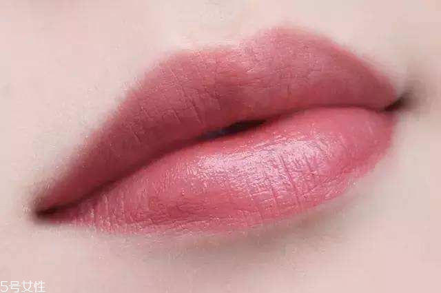 日?？诩t怎么畫人魚姬唇妝 疊涂打造的人魚姬唇妝