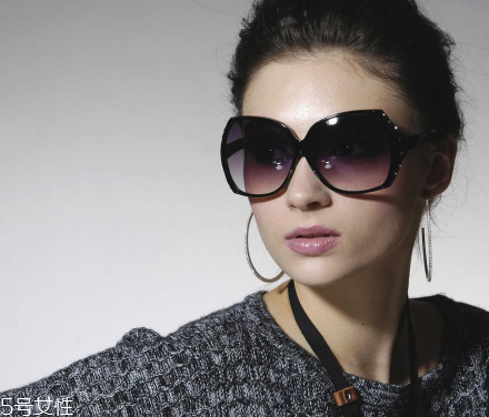 太陽鏡輕好還是重好？太陽鏡買輕的還是重的？