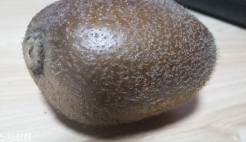 綠心獼猴桃硬的能吃嗎？硬的綠心獼猴桃能吃嗎？