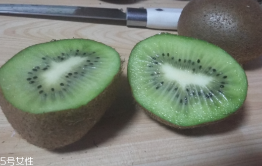 綠心獼猴桃硬的能吃嗎？硬的綠心獼猴桃能吃嗎？