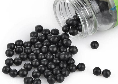 青梅丸的功效與作用 青梅丸能治什么?。?></p><h3>沒胃口怎么辦</h3><p>首先要有一個有規(guī)律的合理的進餐時間，保證每日三餐都要吃，不能因為工作和生活的原因就一頓吃一頓不吃，或者好吃的就吃不好吃的就不吃這樣都會造成吃不下飯或者沒胃口。</p><p>多喝水吃水果。再吃不下飯的時候可能是因為上火所致，可以多喝些水，適量的吃些清火的水果，這樣有助于降火增加食欲。</p><p>再吃多了油膩的食物后吃不下飯的時候，可以吃些香菜，香菜可以有助于解油膩緩解喂冷，還有助消化的作用。</p><p>注意情緒。有時候吃不下飯和平時情緒緊張煩躁以及過度的勞累有直接的關系，這時候應該注意調解下情緒放松一下，這樣會有助于增加食欲的。</p><p>吃一些開胃的食物。再遇到?jīng)]胃口的時候可以在吃飯的時候吃些醋或者是辣味的食物這樣可以刺激食欲，有助于增加進食量。</p><p style=