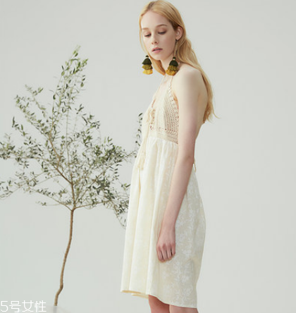 微胖穿什么連衣裙好看？微胖女生適合穿什么連衣裙？