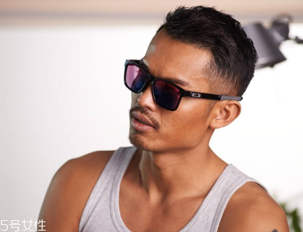 oakley眼鏡多少錢？歐克利眼鏡正品價(jià)格