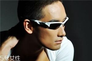 oakley眼鏡多少錢？歐克利眼鏡正品價(jià)格