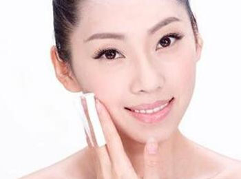 保濕凝霜什么時候用 保濕凝霜和面霜的區(qū)別 保濕凝霜什么時候用 保濕凝霜和面霜的區(qū)別