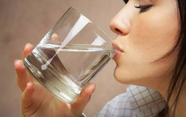 是什么壞習慣容易導致長痘痘 是什么壞習慣容易導致長痘痘