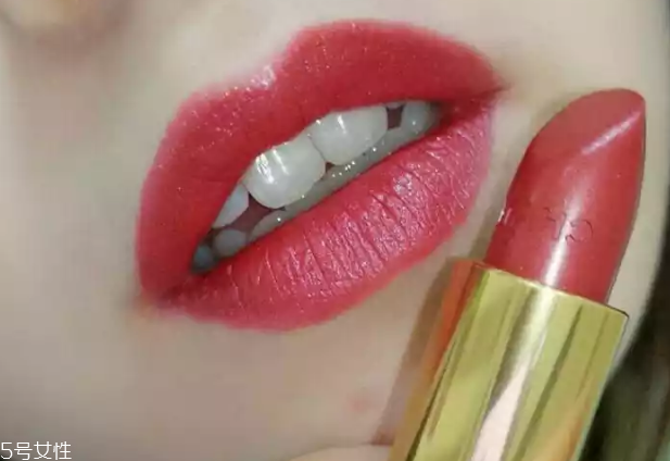 香奈兒135號(hào)口紅適合黃皮嗎 香奈兒135號(hào)口紅什么顏色