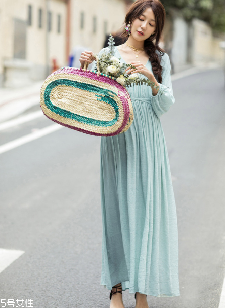 綠色衣服怎么搭配？綠色衣服搭配技巧