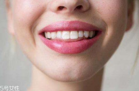 護(hù)唇膏涂睫毛有什么好處 護(hù)唇膏涂睫毛的正確方法 護(hù)唇膏涂睫毛有什么好處 護(hù)唇膏涂睫毛的正確方法