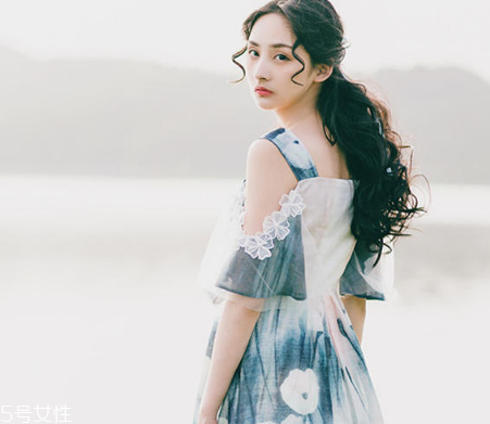 夏天拍照穿什么裙子好看？拍照適合穿什么裙子？