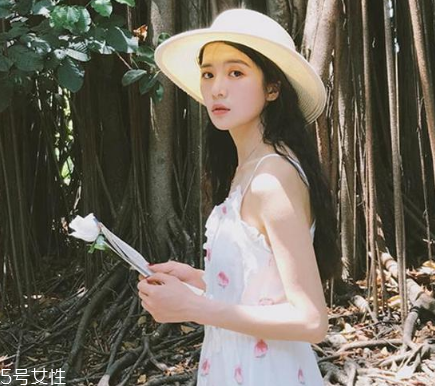 夏天拍照穿什么裙子好看？拍照適合穿什么裙子？