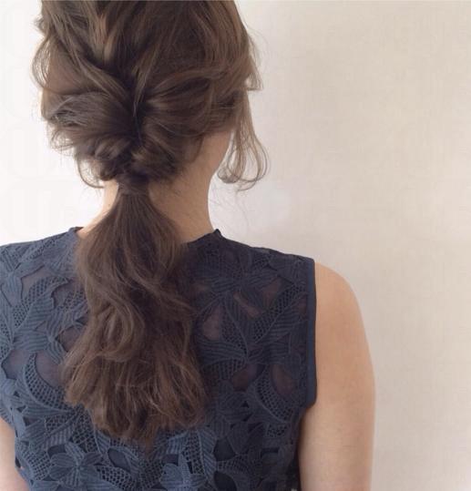 簡(jiǎn)單好看的發(fā)型扎法步驟 好看又簡(jiǎn)單的發(fā)型扎法 簡(jiǎn)單好看的發(fā)型扎法步驟 好看又簡(jiǎn)單的發(fā)型扎法