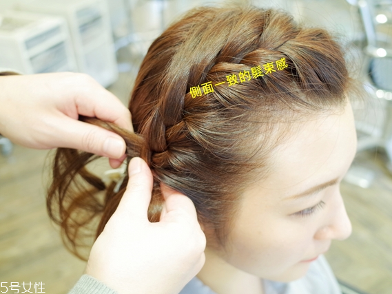 側編發(fā)怎么編 高質感側編發(fā)簡單教程