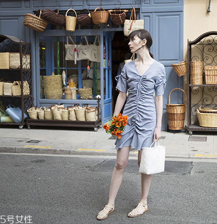 胳膊粗穿什么連衣裙？胳膊粗適合什么連衣裙？
