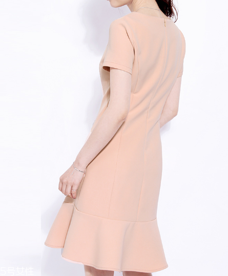 胳膊粗穿什么連衣裙？胳膊粗適合什么連衣裙？