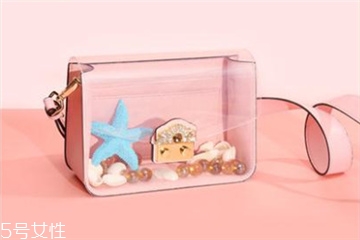 穿裙子背什么包包好看？穿裙子適合背什么包？