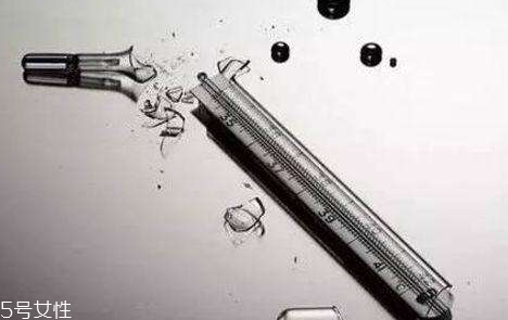 體溫計能放嘴巴里嗎？體溫計是放嘴巴里測嗎？