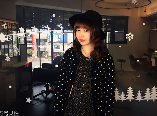 怎樣編辮子簡單可愛 兩個(gè)辮子的可愛扎法