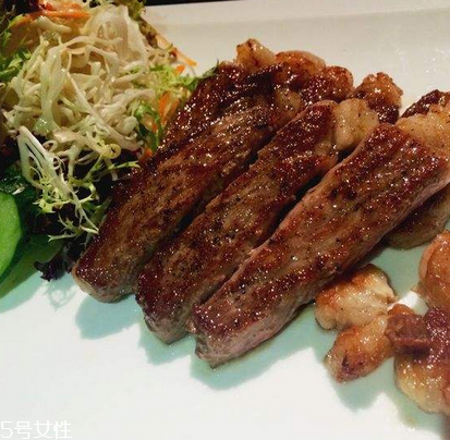 西冷牛排如何腌制肉嫩？西冷牛排腌制方法