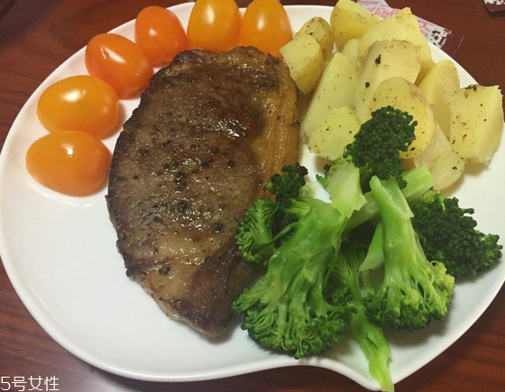 西冷牛排有肥肉嗎？西冷牛排是瘦肉嗎？