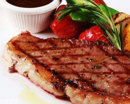 西冷牛排配什么酒？吃西冷牛排喝什么酒？