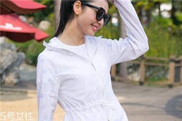 防曬衣買大還是買小？防曬衣要買大點嗎？