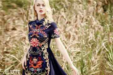 復(fù)古連衣裙怎么搭配？復(fù)古連衣裙搭配圖片