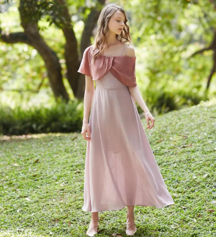 復(fù)古連衣裙怎么搭配？復(fù)古連衣裙搭配圖片