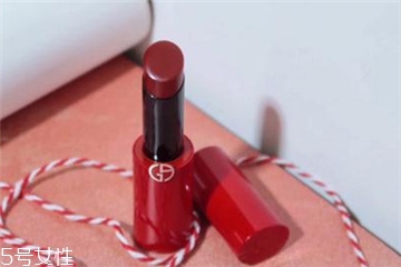 阿瑪尼口紅容易掉色嗎？阿瑪尼口紅掉色嚴(yán)重嗎？