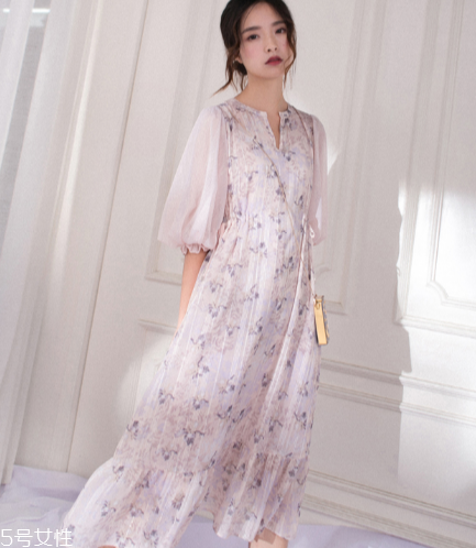 胸大適合什么連衣裙？胸大穿什么連衣裙好看？