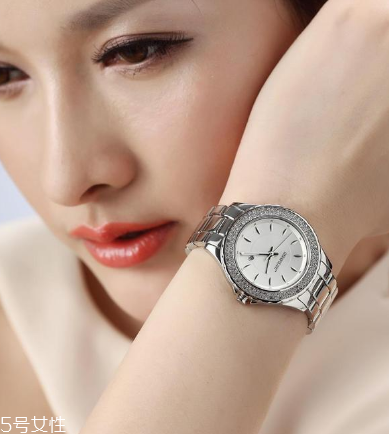 手表可以戴右手嗎？手表能不能戴在右手？