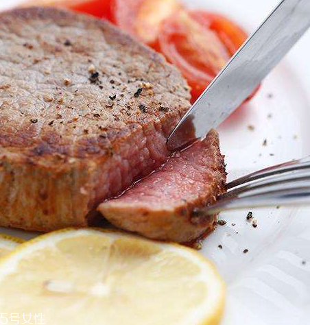 菲力牛排是合成的嗎？菲力牛排是牛里脊嗎？