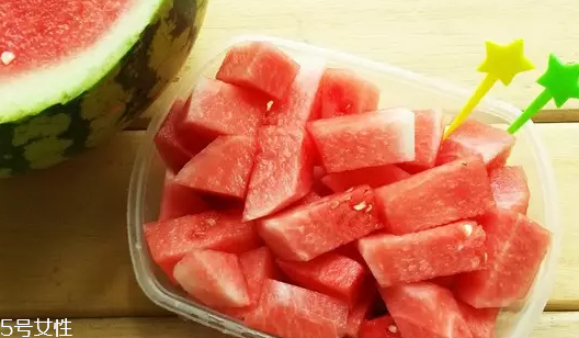 西瓜汁怎么洗掉？怎樣避免西瓜汁弄臟衣物？