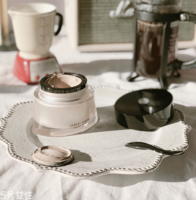 阿瑪尼素顏霜能遮瑕嗎？阿瑪尼素顏霜有遮瑕效果嗎？