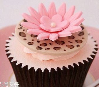 蛋糕不能和什么一起吃？蛋糕什么人不能吃？