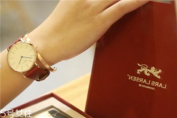 拉爾森手表和dw哪個好？lars larsen好還是dw好？