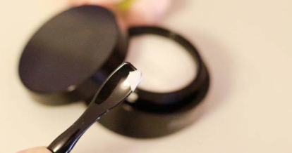 阿瑪尼全能包包眼霜怎么用？阿瑪尼包包眼霜使用心得