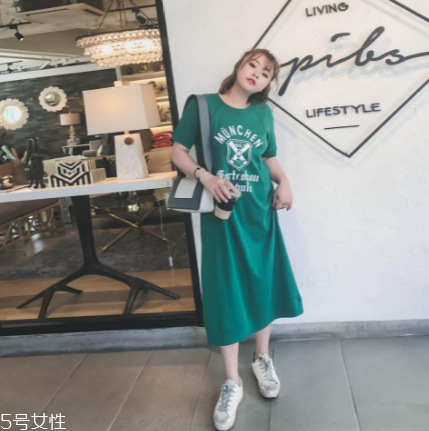 綠色連衣裙怎么搭配？綠色連衣裙搭配圖片