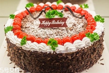 蛋糕尺寸適合多少人？6寸的蛋糕4個(gè)人吃夠嗎？