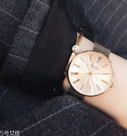 adexe手表和dw哪個(gè)好？adexe手表好還是dw好？