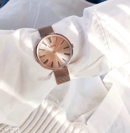 adexe手表和dw哪個(gè)好？adexe手表好還是dw好？