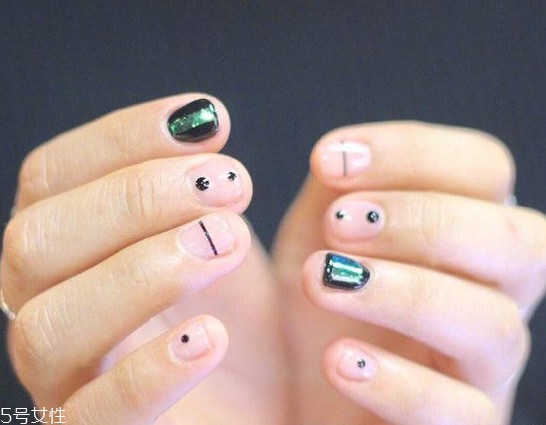 夏日清涼簡(jiǎn)約美甲圖片2018 2018最流行的日系美甲款式 夏日清涼簡(jiǎn)約美甲圖片2018 2018最流行的日系美甲款式