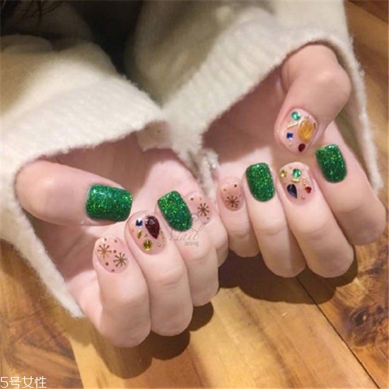 夏天美甲什么顏色顯手白 美甲圖片2022新款式夏款 夏天美甲什么顏色顯手白 美甲圖片2022新款式夏款